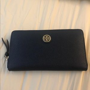 NWT Tory Burch Cameron zip continental wallet